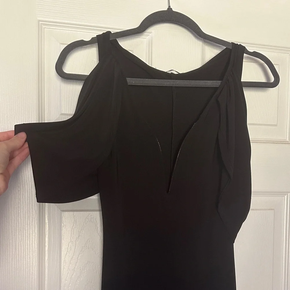 Elegant Black Off-the-Shoulder Dress - Picture 2 of 4